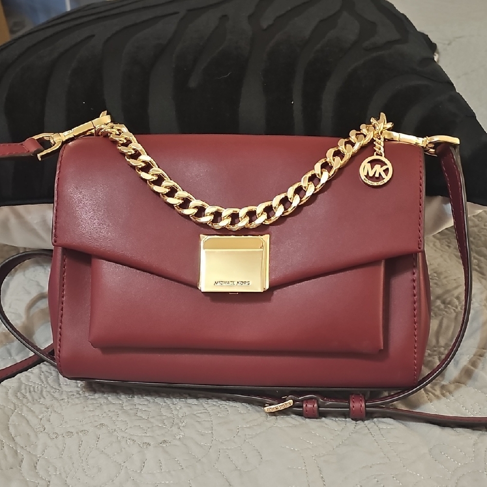 Michael Kors LITA Mulberry With Gold Hardware. Crossbody Bag with Chain Strap